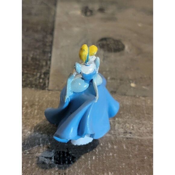 Mini Cinderella princess Disney running ball toy figure - Picture 2 of 5
